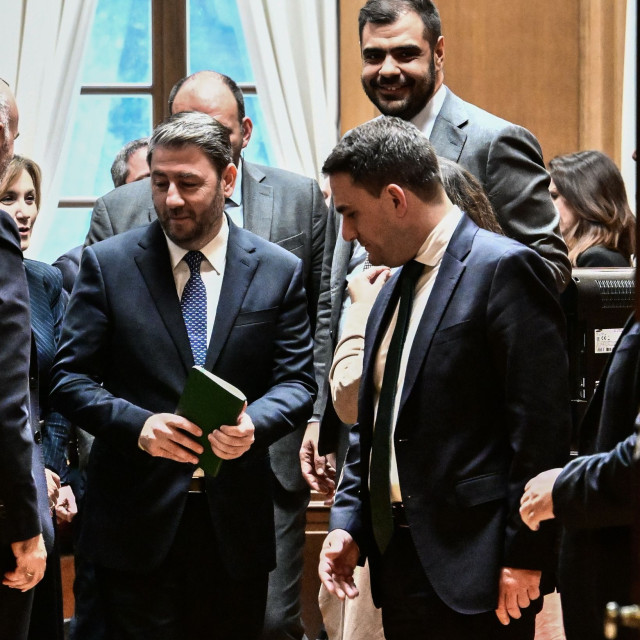 Στα άκρα η κόντρα Μαρινάκη - ΠΑΣΟΚ: Αντί να «πετάνε την μπάλα στην εξέδρα», ας απαντήσουν