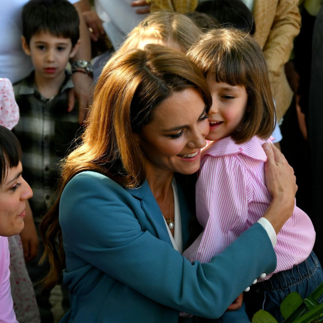 Κέιτ Μίντλετον: Αγκαλιές, φιλιά και σέλφι στην Ιταλία - «Είμαι η Καταρίνα» είπε στα η πριγκίπισσα