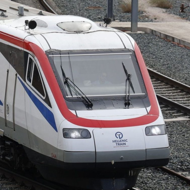 Διακόπηκε η σιδηροδρομική κυκλοφορία στο τμήμα Θεσσαλονίκη-Σίνδος λόγω ατόμου στις ράγες