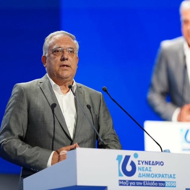 Θεοδωρικάκος στο συνέδριο της ΝΔ: Φοράμε όλοι την μπλε φανάλα και είμαστε ενωμένοι