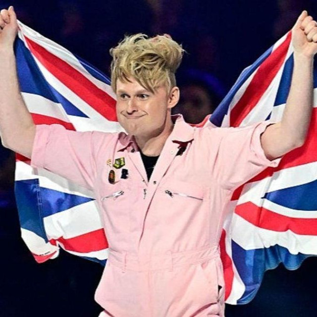 Eurovision: Η Δανία «υιοθέτησε» τον μοναχικό Βρετανό διαγωνιζόμενο  — Το viral βίντεο
