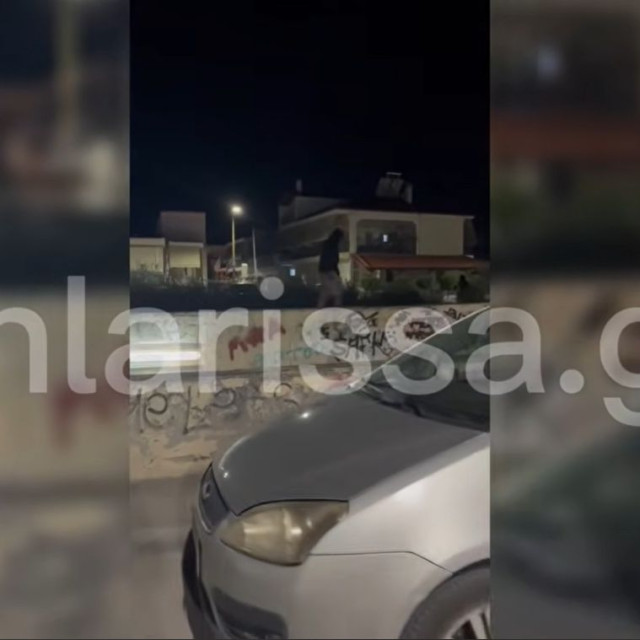 Λάρισα: Ανήλικοι πετούσαν πέτρες, μπουκάλια και νερομπαλόνια σε διερχόμενα αυτοκίνητα – Δείτε βίντεο