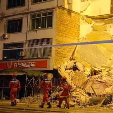 Κίνα: Δύο νεκροί, κατάρρευση 13 κτιρίων και χιλιάδες εκτοπισμένοι από σεισμό 5,2 Ρίχτερ