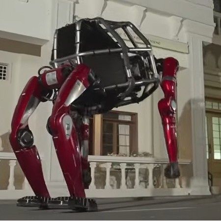 Η Κίνα κάνει πραγματικότητα την επιστημονική φαντασία: Το πρώτο ρομπότ mecha μαζικής παραγωγής