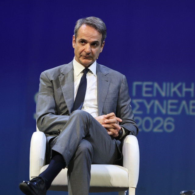 Τα προβλήματα της κυβέρνησης, το τανγκό της κεντροαριστεράς, οι αναταράξεις στη δεξιά πολυκατοικία
