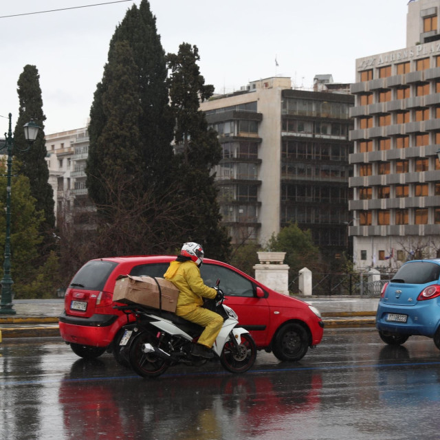 Καιρός: Ξαφνικό μπουρίνι στην Αττική - Πότε αλλάζει το σκηνικό