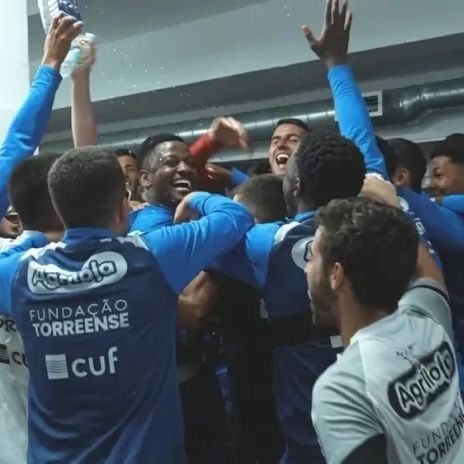 Ξέσπασμα χαράς! Πάει με το Πράσινο Ακρωτήρι στο Μουντιάλ 2026 κι οι συμπαίκτες του «τρελάθηκαν» (vd)