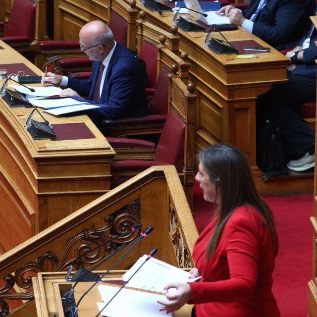 Βουλή - Καυστική επίθεση Φλωρίδη σε Κωνσταντοπούλου: Με Τσίπρα και Καρυστιανού οδηγείται σε αφανισμό