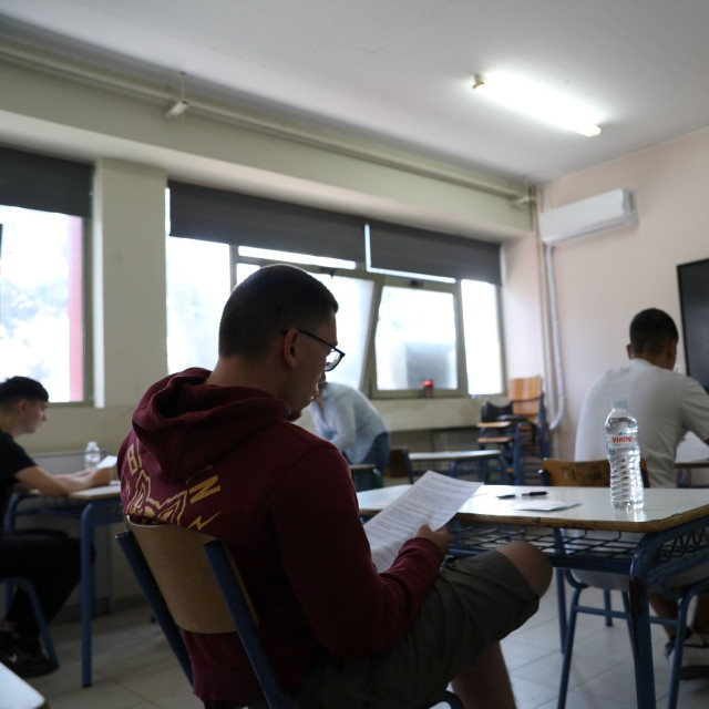 Πανελλήνιες 2026: Ξεκινούν σήμερα τα ΕΠΑΛ με Νέα Ελληνικά - Πλήρης οδηγός για τους υποψήφιους