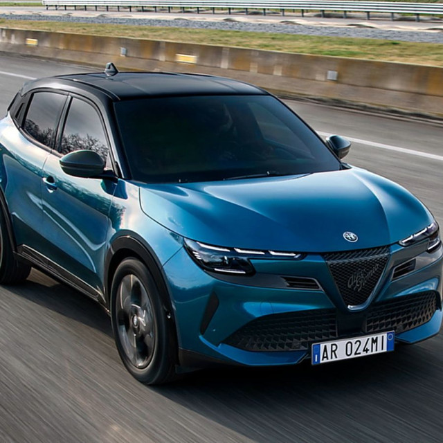 Alfa Romeo: Η Junior Ibrida πιο προσιτή – Πόσο κοστίζει