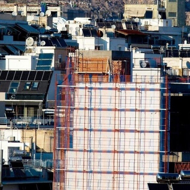 «Ανακαινίζω»: Πότε ξεκινά, ποιους αφορά και ποια είναι τα εισοδηματικά κριτήρια