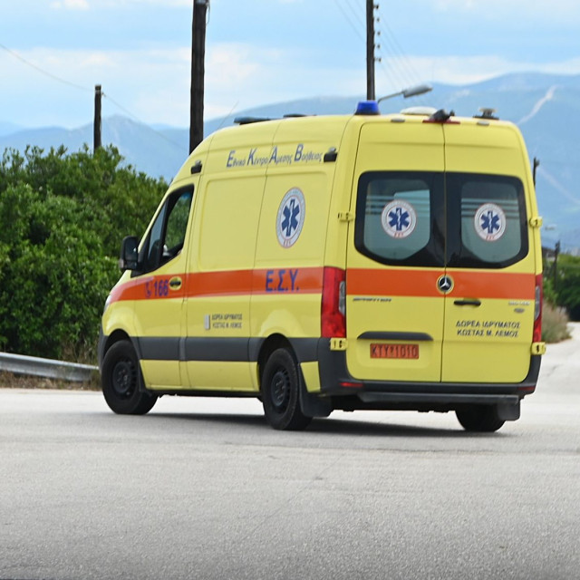 Η δωρεά ασθενοφόρου από αγρότισσα που συγκίνησε τον Άδωνι – Το μεγάλο ευχαριστώ του υπουργού