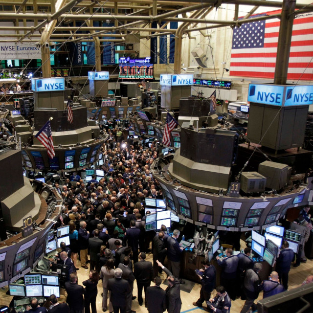 Σημαντική άνοδος στη Wall Street με φόντο την αποκλιμάκωση των τιμών του πετρελαίου