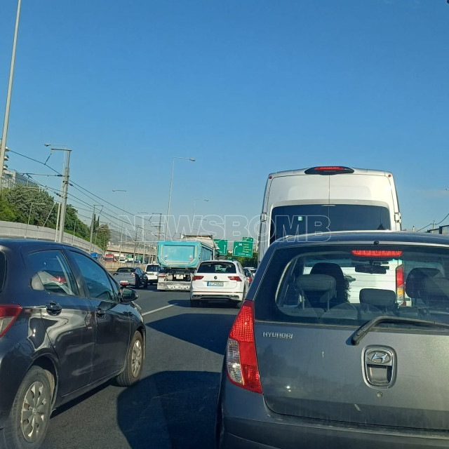 Κίνηση τώρα:  Μποτιλιάρισμα σε Κηφισό, Κηφισίας, Ποσειδώνος - Καθυστερήσεις και στην Αττική Οδό