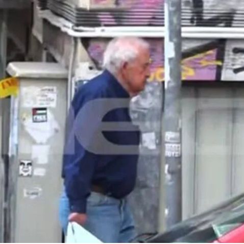 Αλέξανδρος Γιωτόπουλος: Οι πρώτες εικόνες μετά την αποφυλάκισή του, στον Βύρωνα