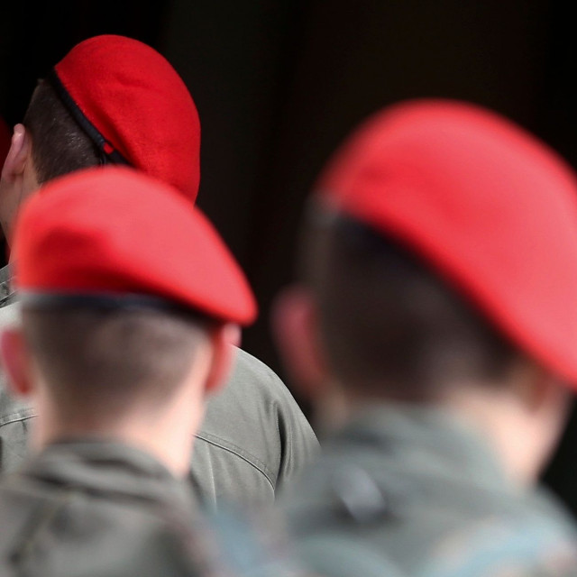 Αυστρία: Επιτρέπονται πλέον τα μακριά μαλλιά στους στρατιώτες - Πρέπει να είναι πιασμένα σε κότσο