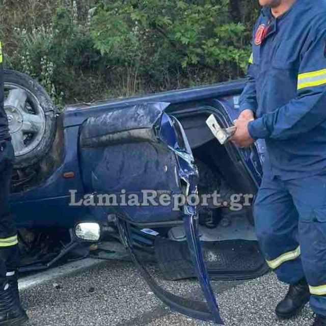 Φθιώτιδα: Ανατροπή αυτοκινήτου με εγκλωβισμό