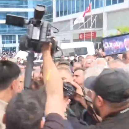 Τουρκία: Επέμβαση αστυνομίας στα κεντρικά γραφεία του CHP - Επεισόδια οπαδών Οζέλ - Κιλιτσντάρογλου