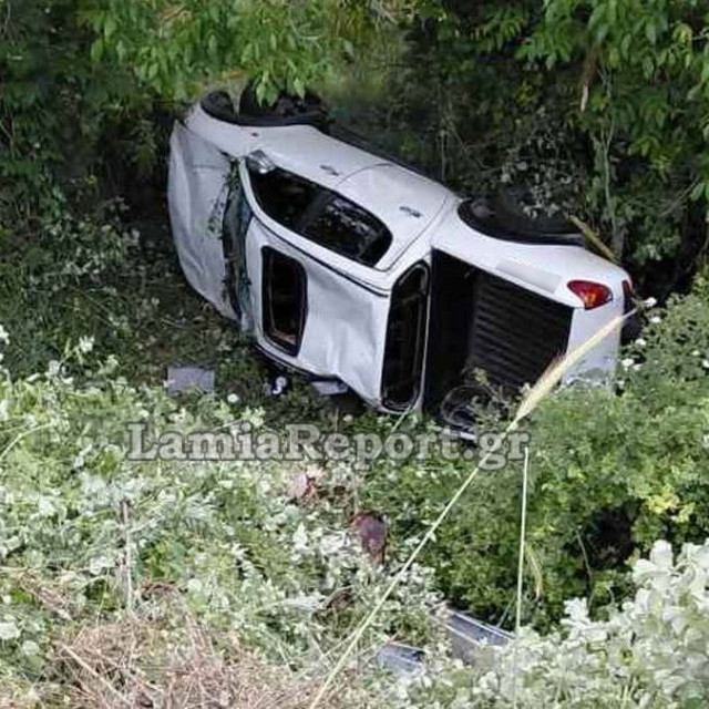 Φθιώτιδα: Αγροτικό έφυγε εκτός δρόμου και έφερε τούμπες καταλήγοντας σε χωράφι