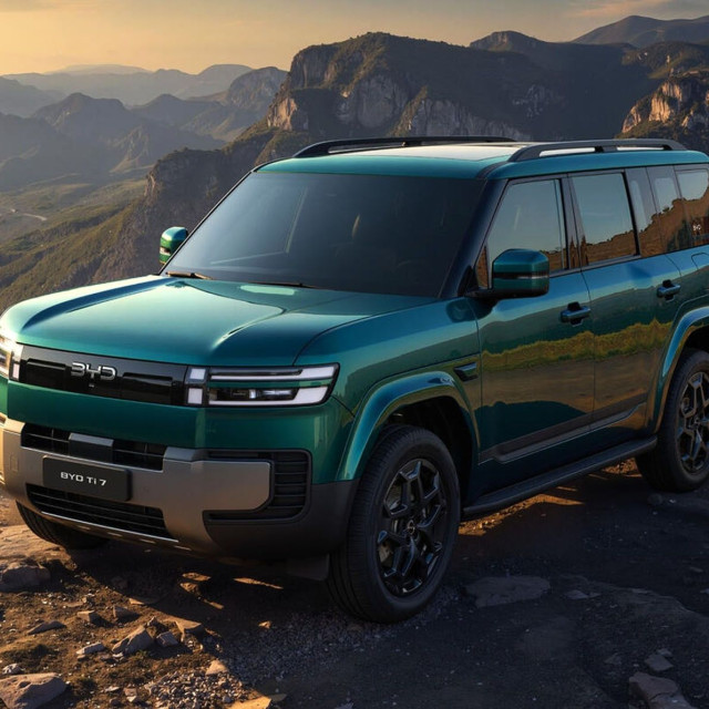 Η BYD ετοιμάζει επταθέσιο SUV απέναντι στο Defender