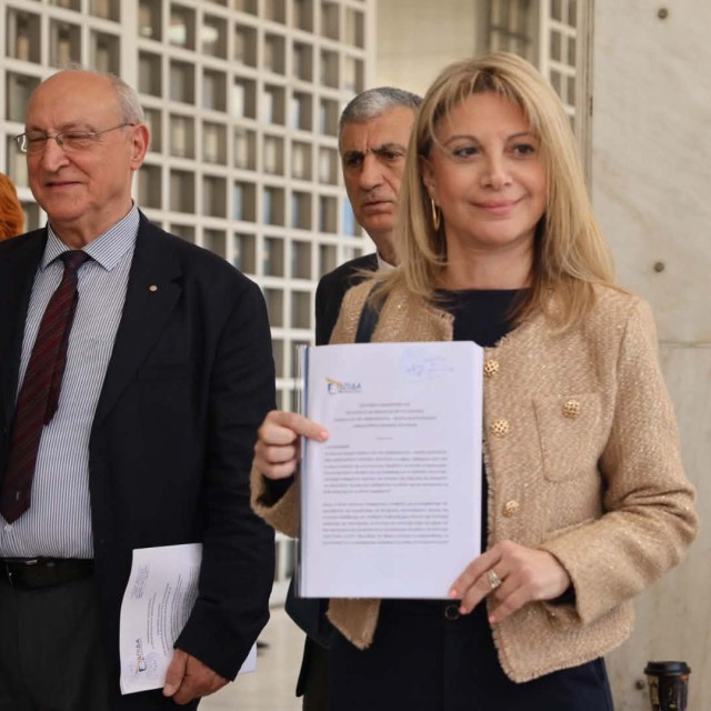 Καρυστιανού: «Η ιστορία ξαναγράφεται από την ίδια την κοινωνία» - Κατέθεσε την ιδρυτική διακήρυξη