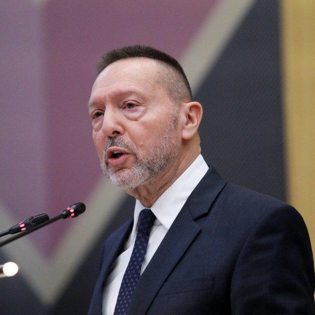 ΠΑΣΟΚ για νέα θητεία Στουρνάρα: Να υπάρξουν όρια θητειών σε δημόσιες θέσεις
