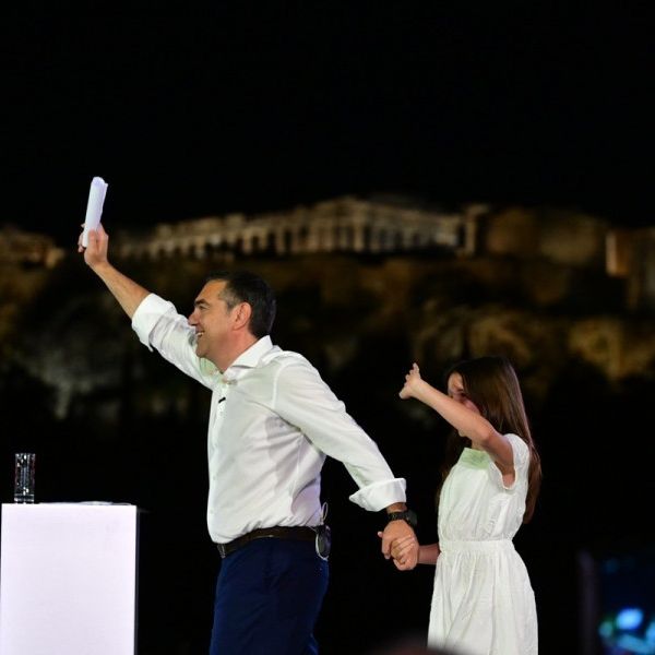Ένας Τσίπρας αλλιώτικος από τ’ άλλα, Σημάδια άγχους σε ΠΑΣΟΚ και Καρυστιανού