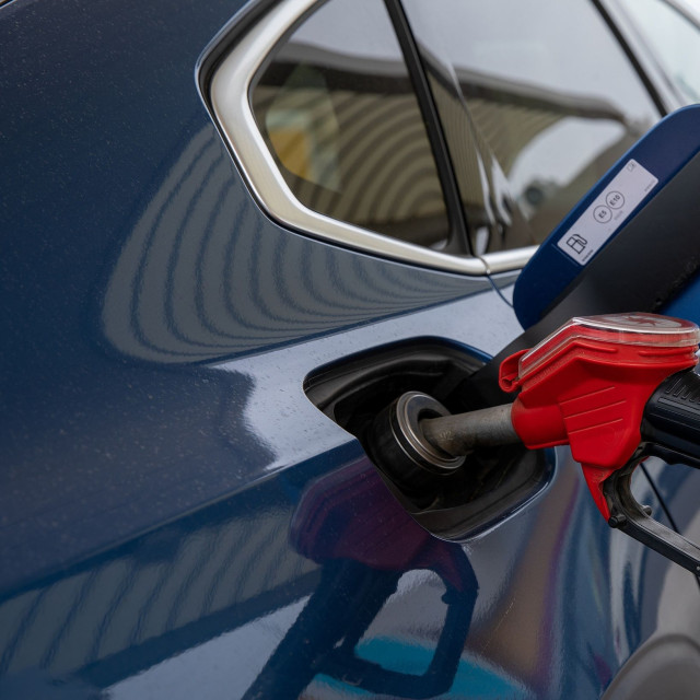 Καύσιμα: Πόσο κοστίζουν βενζίνη και diesel στην Ελλάδα και στις άλλες ευρωπαϊκές χώρες