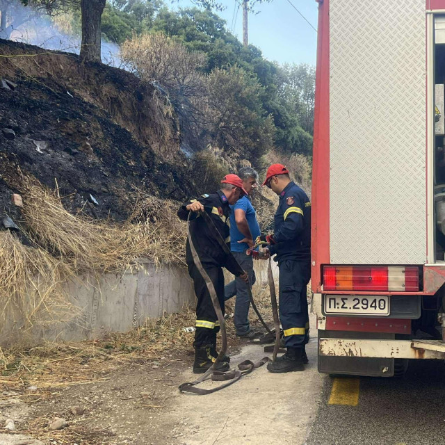 Φωτιά τώρα στον Πόρο – Επί ποδός η Πυροσβεστική