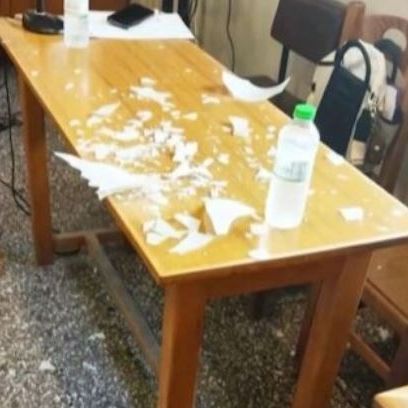 Βέροια: Φωτιστικό έπεσε στο κεφάλι δικηγόρου μέσα στο Πρωτοδικείο Νάουσας