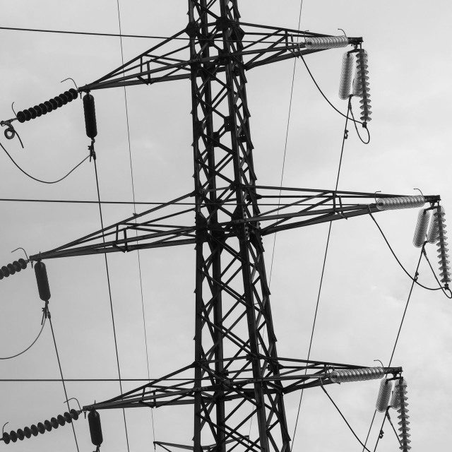 Μάστιγα οι ρευματοκλοπές - 400.000 σπίτια ηλεκτροδοτούνται παράνομα