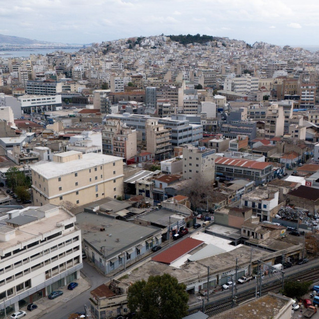Πρώτη κατοικία και γονικές παροχές: Όλα τα αφορολόγητα όρια και οι «παγίδες» της εφορίας