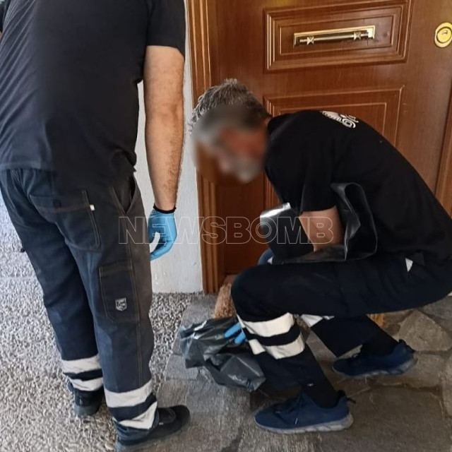 Φρίκη στα Βριλήσσια: Άγνωστος πέταξε το κεφάλι μικρής γάτας στην είσοδο πολυκατοικίας