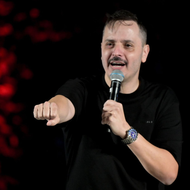 Αλέξανδρος Τσουβέλας για τα υβριστικά σχόλια: «Μία φορά τον χρόνο τρέχω κάποιον στα δικαστήρια»