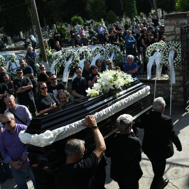 Μάριος Οικονόμου: Συγκίνηση και οδύνη στην κηδεία του παλαίμαχου ποδοσφαιριστή
