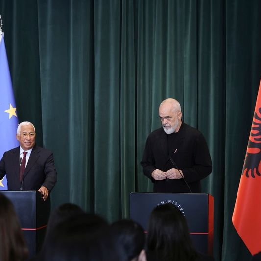 Αμετακίνητος ο Ράμα για το τουριστικό θέρετρο στη Σβέρνιτσα - Πρότυπο για Αλβανία το Costa Navarino