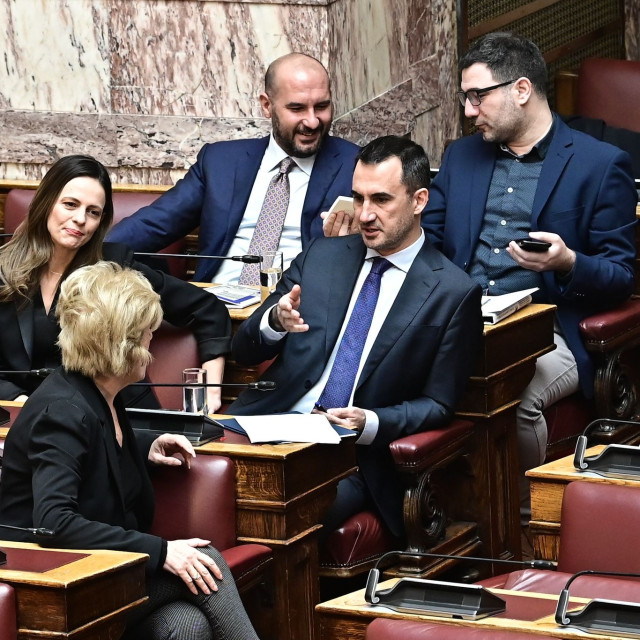 Νέα Αριστερά: Οι αποχωρήσεις, ο ξαφνικός θάνατος της ΚΟ και η επόμενη μέρα για τον Σακελλαρίδη