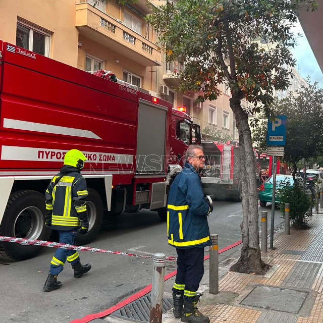 Φωτιά σε υπόγειο καταστήματος στο Κολωνάκι: Διακοπή κυκλοφορίας στην οδό Σκουφά - Δείτε εικόνες