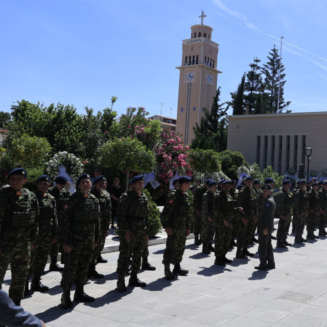 Στην Κόρινθο η κηδεία του Νίκου Ταγαρά - Παρών και ο Κυριάκος Μητσοτάκης