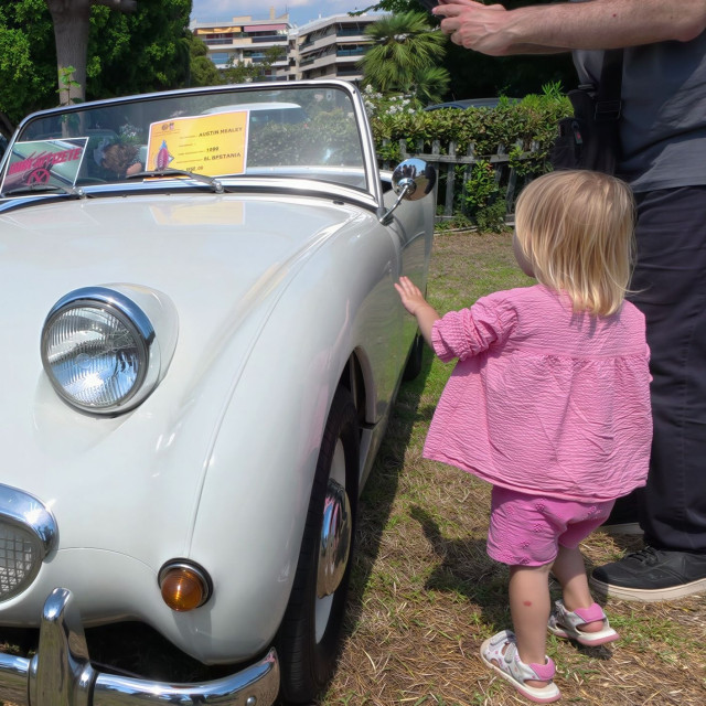 Alimos Classic Car Sunday: Κλασικά αυτοκίνητα, εντυπωσιακά supercars και ρεκόρ επισκεπτών