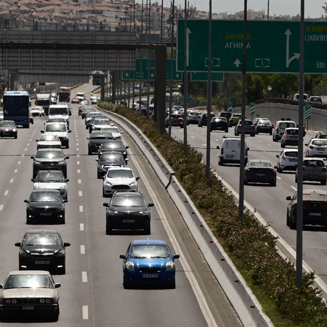 Αυτοκίνητα: Έρχονται αλλαγές στη φορολογία - Τι αλλάζει στα τέλη για τα υβριδικά και τα ηλεκτρικά