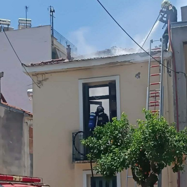 Βόλος: Φωτιά σε διαμέρισμα κοντά σε δημοτικό σχολείο