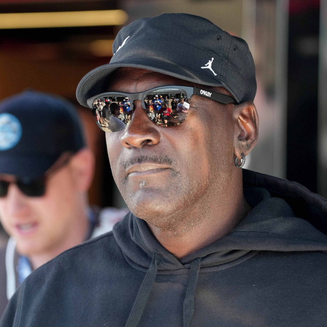 Στη Μύκονο ο Michael Jordan: Δείτε βίντεο από την άφιξη του ιδιωτικού jet του μπασκετμπολίστα