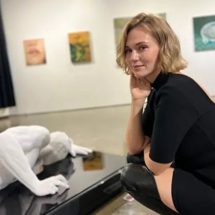 ΗΠΑ: Νεκρή influencer σε ξενοδοχείο πολυτελείας -Κυκλοφορούσε γυμνή στο λόμπι - Το ασυνήθιστο βίντεο