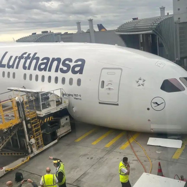 Αεροδρόμιο Φρανκφούρτης: Boeing της Lufthansa χτύπησε στο έδαφος - Βίντεο
