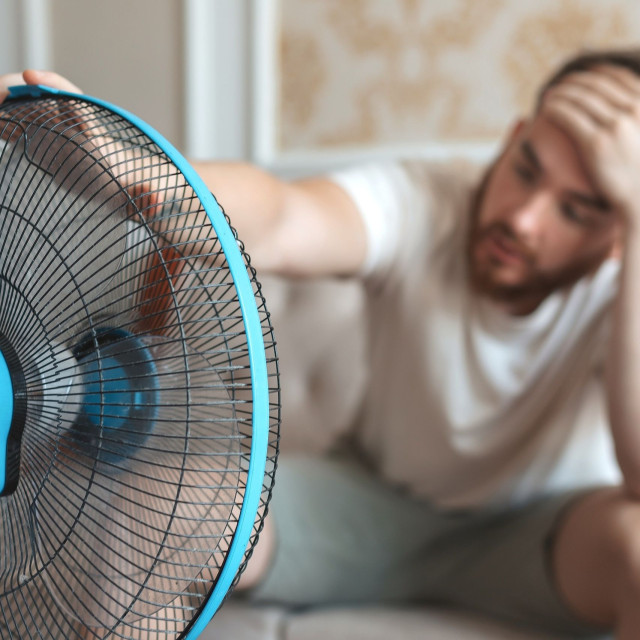 Πότε ο ανεμιστήρας βοηθάει στη ζέστη και πότε μπορεί να επιδεινώσει το θερμικό στρες