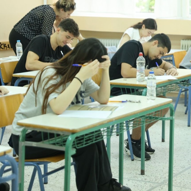 Πανελλήνιες 2026 - Χημεία: Δείτε τις απαντήσεις και τον σχολιασμό των θεμάτων