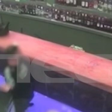 Χαλκίδα: Διέλυσαν μπαρ για να αναγκάσουν τον ιδιοκτήτη να πληρώσει προστασία