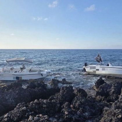 Λασίθι: Ατύχημα με δύο σκάφη στο Σίσι – Προσάραξαν σε βραχώδη ακτή, τραυματίστηκαν 9 τουρίστριες