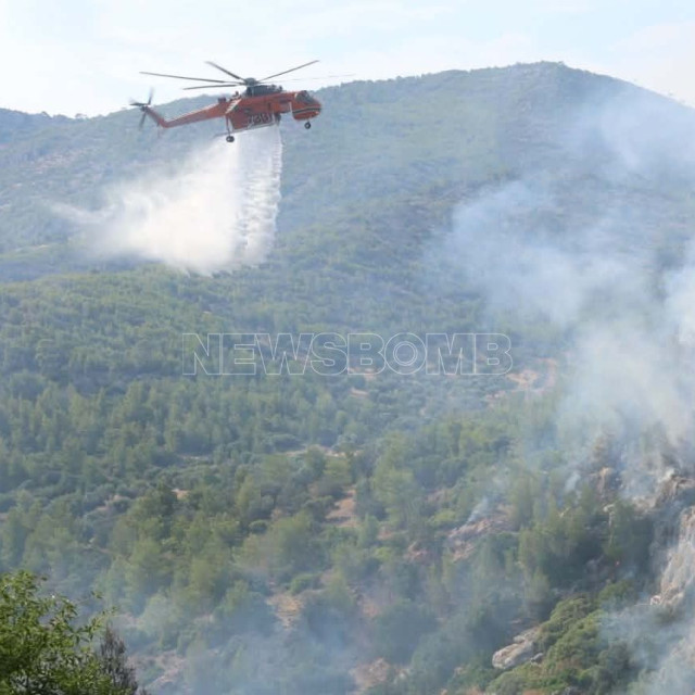 Φωτιά στο Λουτράκι: Τι δήλωσε κάτοικος στο Newsbomb – Δείτε φωτογραφίες και βίντεο